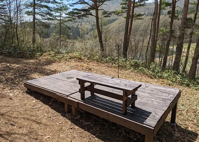 山と池
